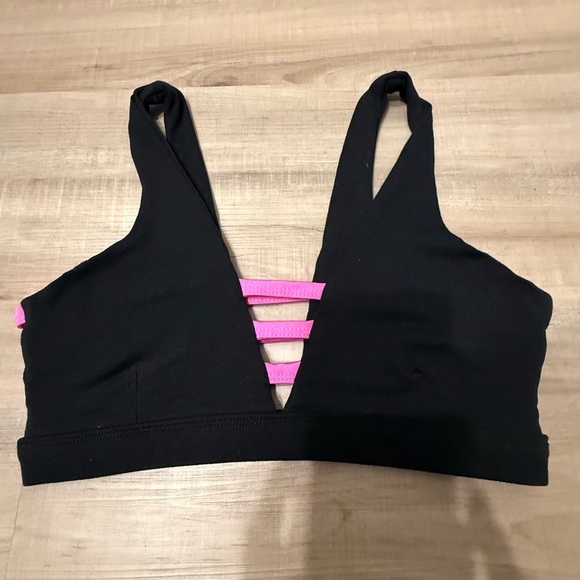 Bombshell OG sports bra! Cross listed on Mercari and Curtsy!